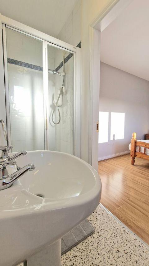 Cosy 3 Bedroom All Ensuites Голуэй Экстерьер фото